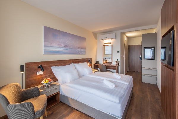 Hunguest Hotel Panoráma, Superior kétágyas tó felé néző szoba